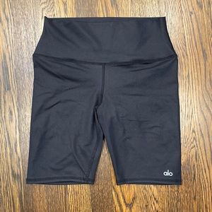 Alo yoga bike shorts